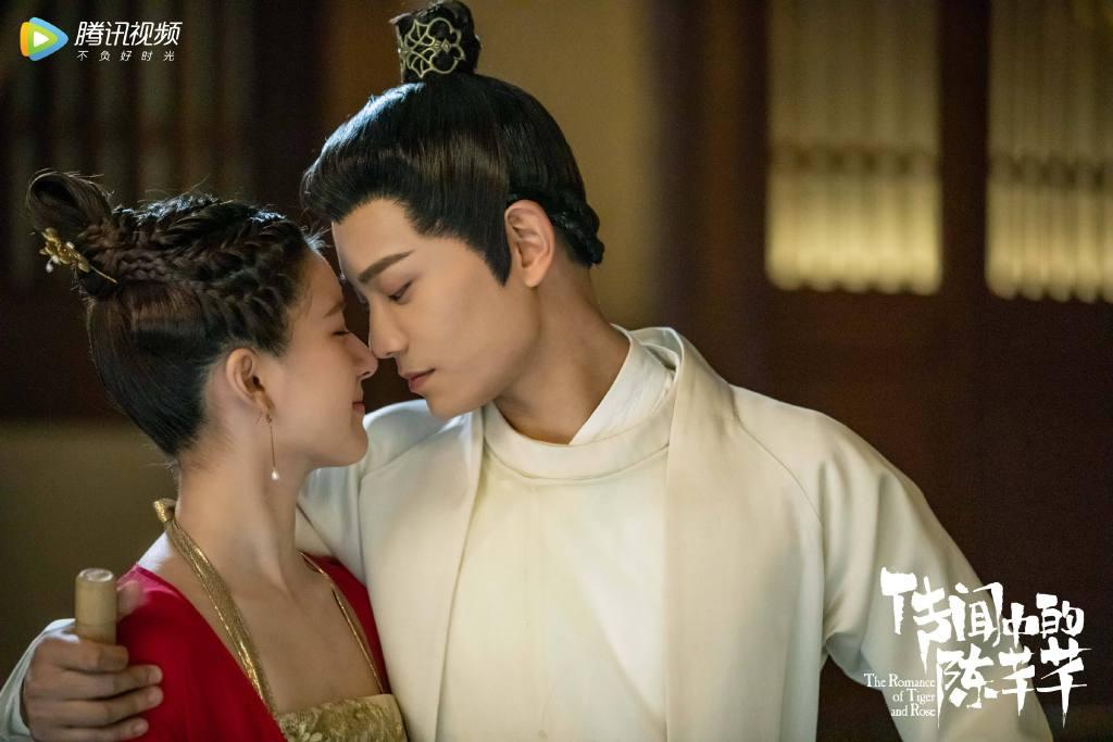 现代女尊一对一，重塑权力与情感的平衡之道