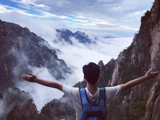自然美景之旅，战幂最新章节探寻内心平和与幽默的旅程