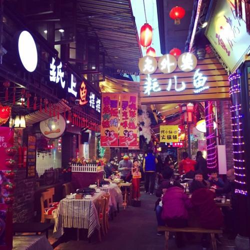 香港机场最新动态与小巷深处的独特风味探秘
