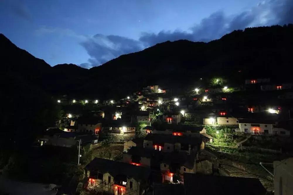 小米最新系统揭秘，巷弄深处的科技探索