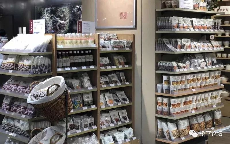 小商店烟架最新图片，展示变化、学习与自信的力量