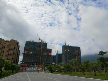 福锦中心广场最新动态，自然美景的探索之旅启动